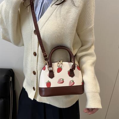 Neue trendige Mädchenhandtasche Mode Pendler Erdbeerschalen-Tasche Mode Druck Textur Schultertasche Achseltasche