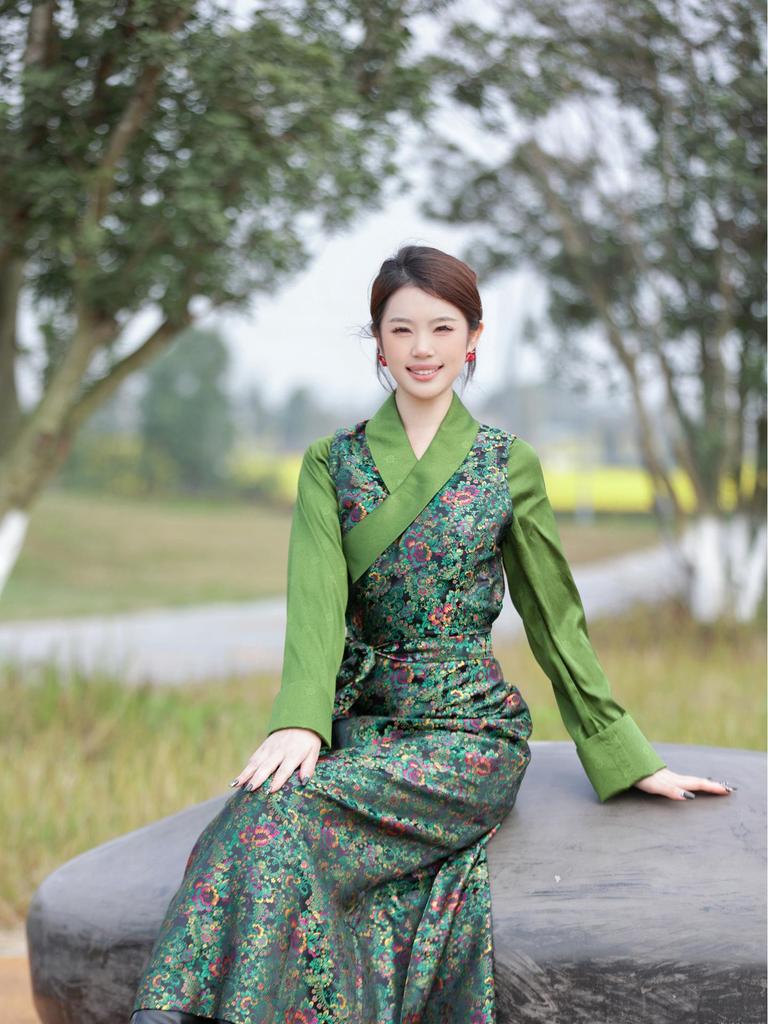 Deep Blue Patchwork Chinese-Style Slim Fit Dress for Women, Spring/Summer 2026, Tibetan Green Design.