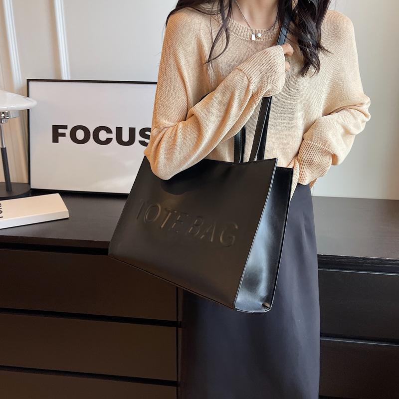 Textured Large-capacity Bag Women's 2025 New Fashion Portable Tote Bag Summer Retro Shoulder Bag Commuter Bag