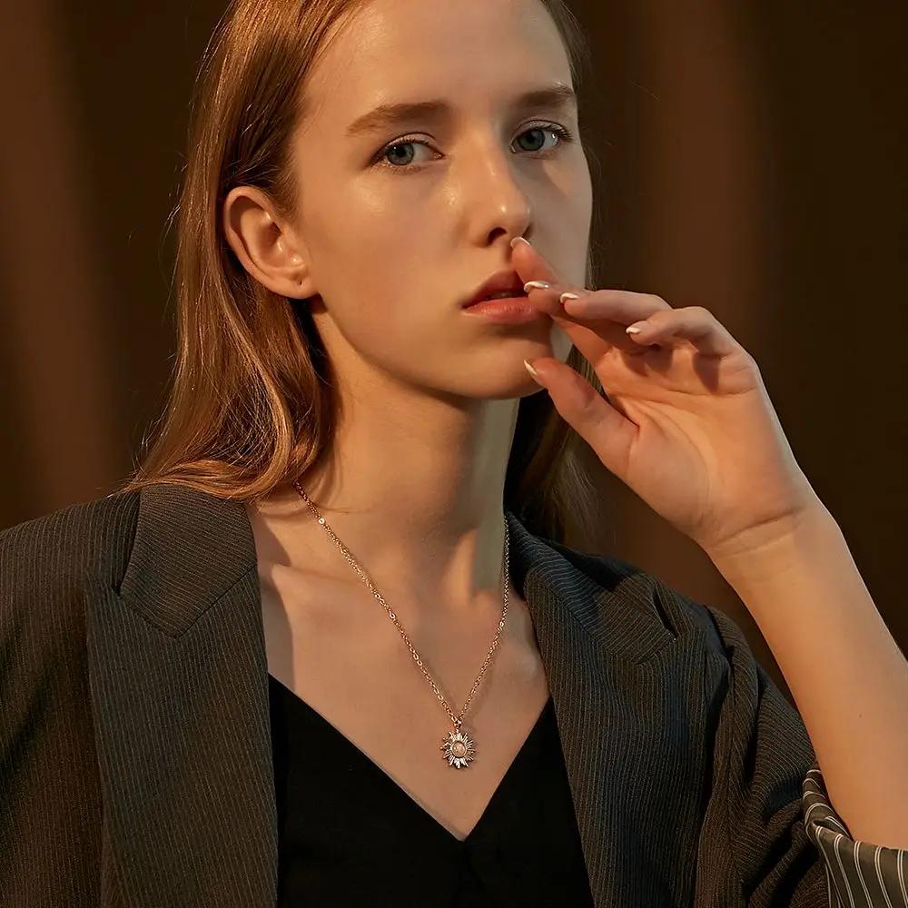 2024 New Summer Neck Chains Opal Sun Pendant Necklaces for Women Temperament Zircon Aesthetic Simple Short Clavicle Necklace