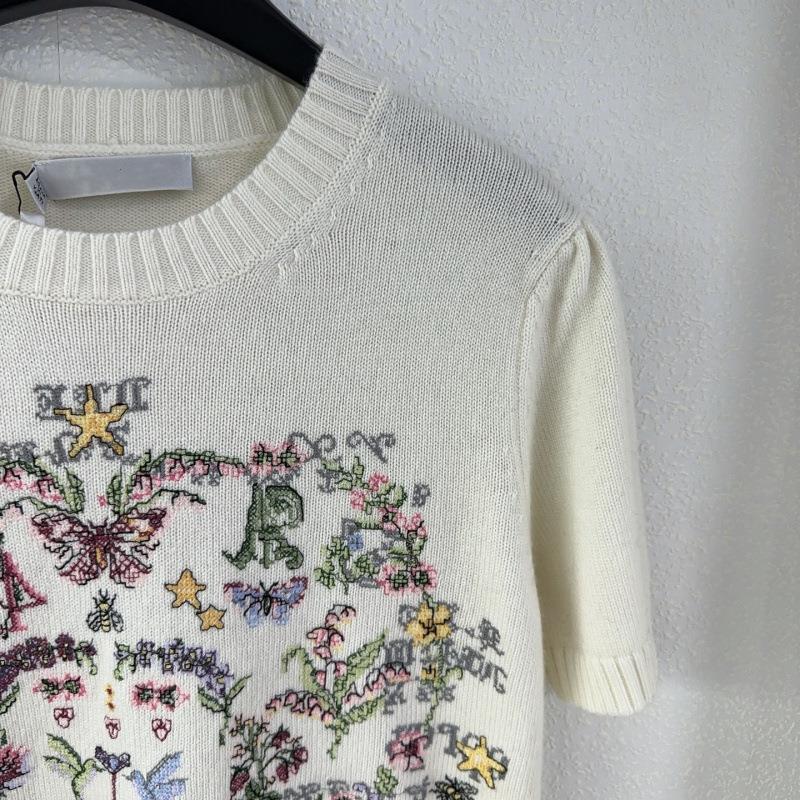 Women's Early Spring Embroidered Round Neck Short Sleeve Knitted Top