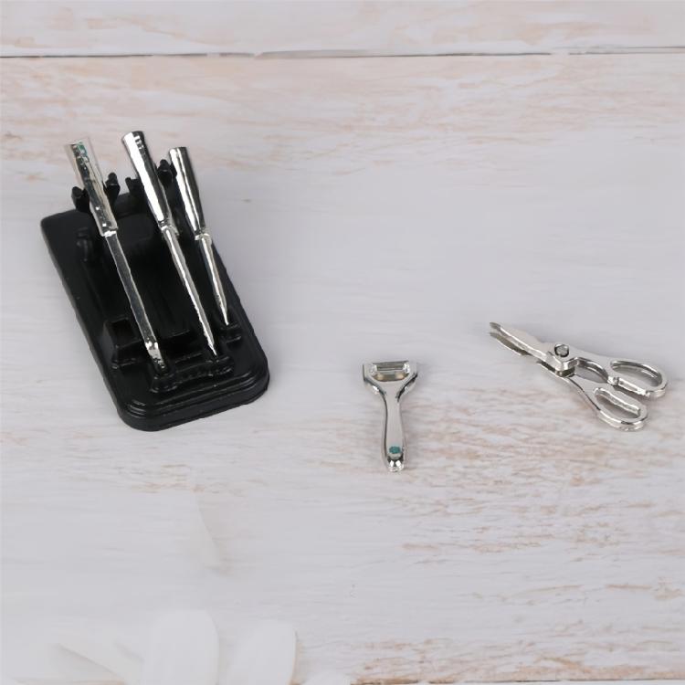 Realistic Miniature Kitchen Cutter and Stand For 1:12 Scale Doll House Decoraiton Promotes Children Imaginative Play