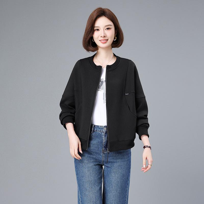 

Женская короткая бейсбольная куртка на весну и осень 2025 года: Новый стиль для мам среднего возраста - Повседневный, Свободный, Спортивный кардиган-топ. Medium чёрный