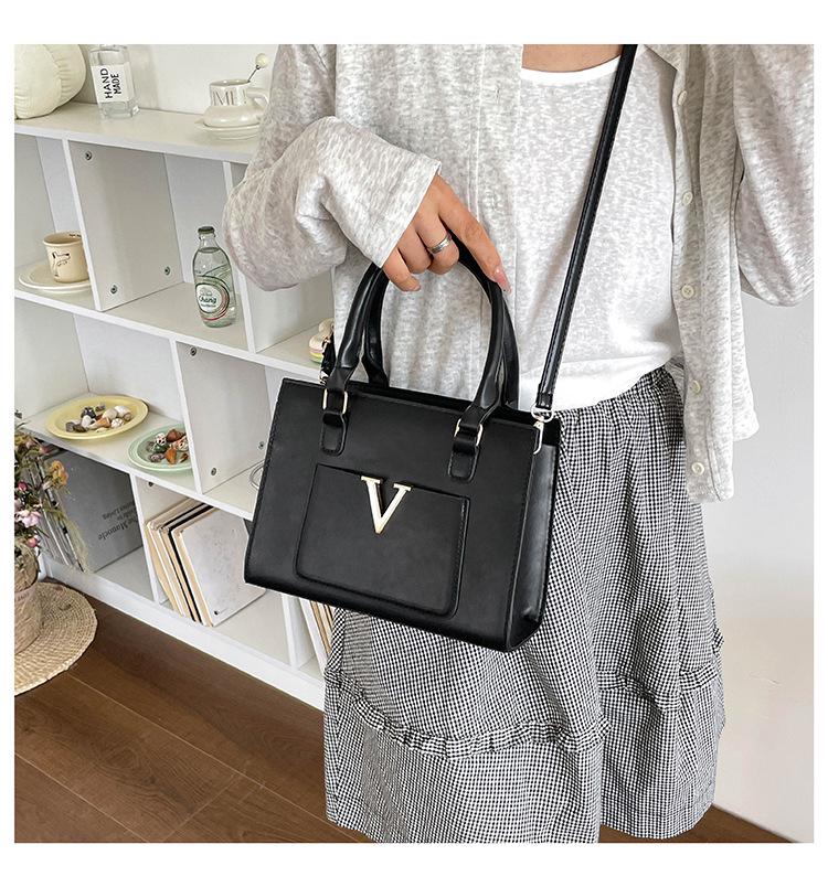 Summer 2026 Women's Embossed Letter Tote: European & American Fashionable Versatile Handbag/Shoulder Bag