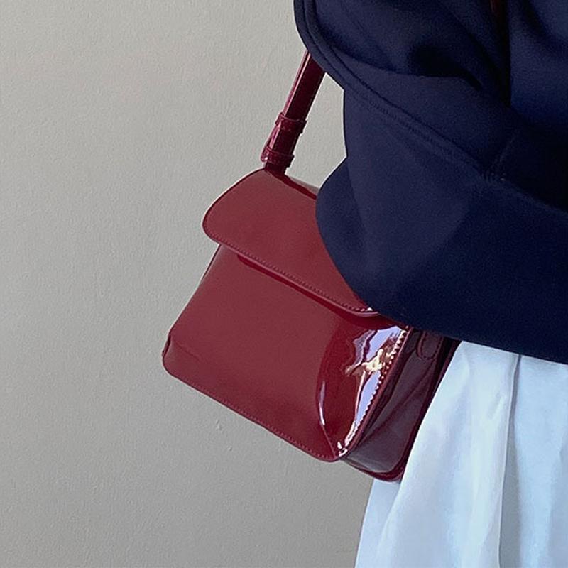 Herbst und Winter Hafen Wind Retro Achseltasche Frau neue Mode rot Lackleder Hand Bill Umhängetasche Umhängetasche klein