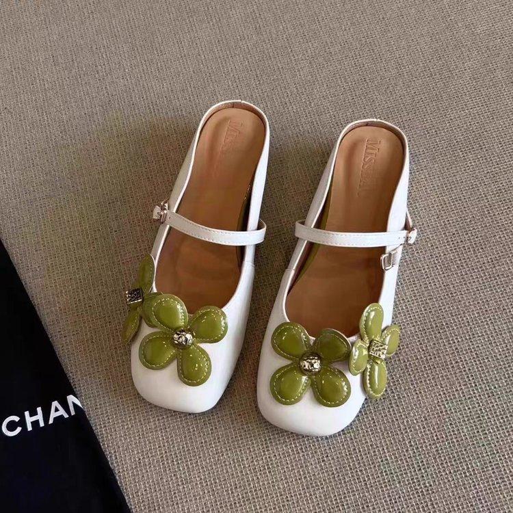 Sheepskin version~ New contrasting color flower one-word buckle head shoes women's inner height increase leather French sweet semi-slippers