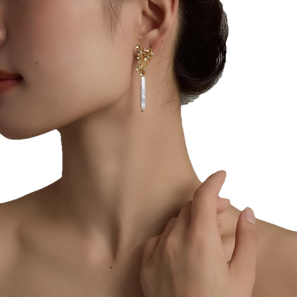 Flower Clusters, French Retro Gold Flowers, Natural Silver Bars, Freshwater Pearl Earrings, Femininity, Stud Earrings, Silver Needles, Women
