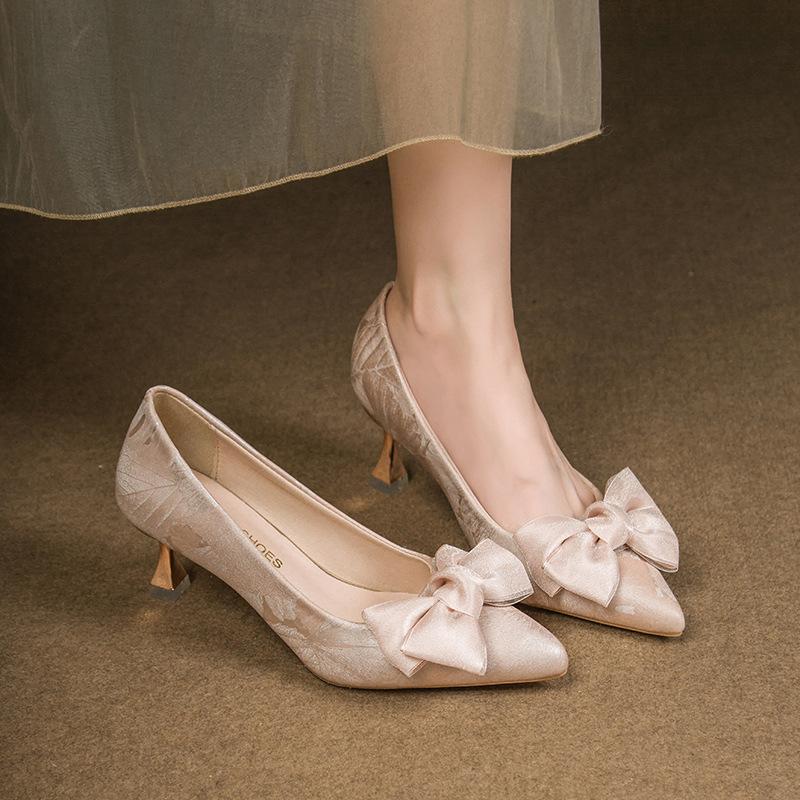 

Элегантные туфли-лодочки на высоком каблуке, женские новые китайские туфли с открытым верхом, одинарные туфли с бантом, туфли на высоком каблуке, туфли для подружки невесты, свадебные, в национальном стиле, женская обувь 40 розовый