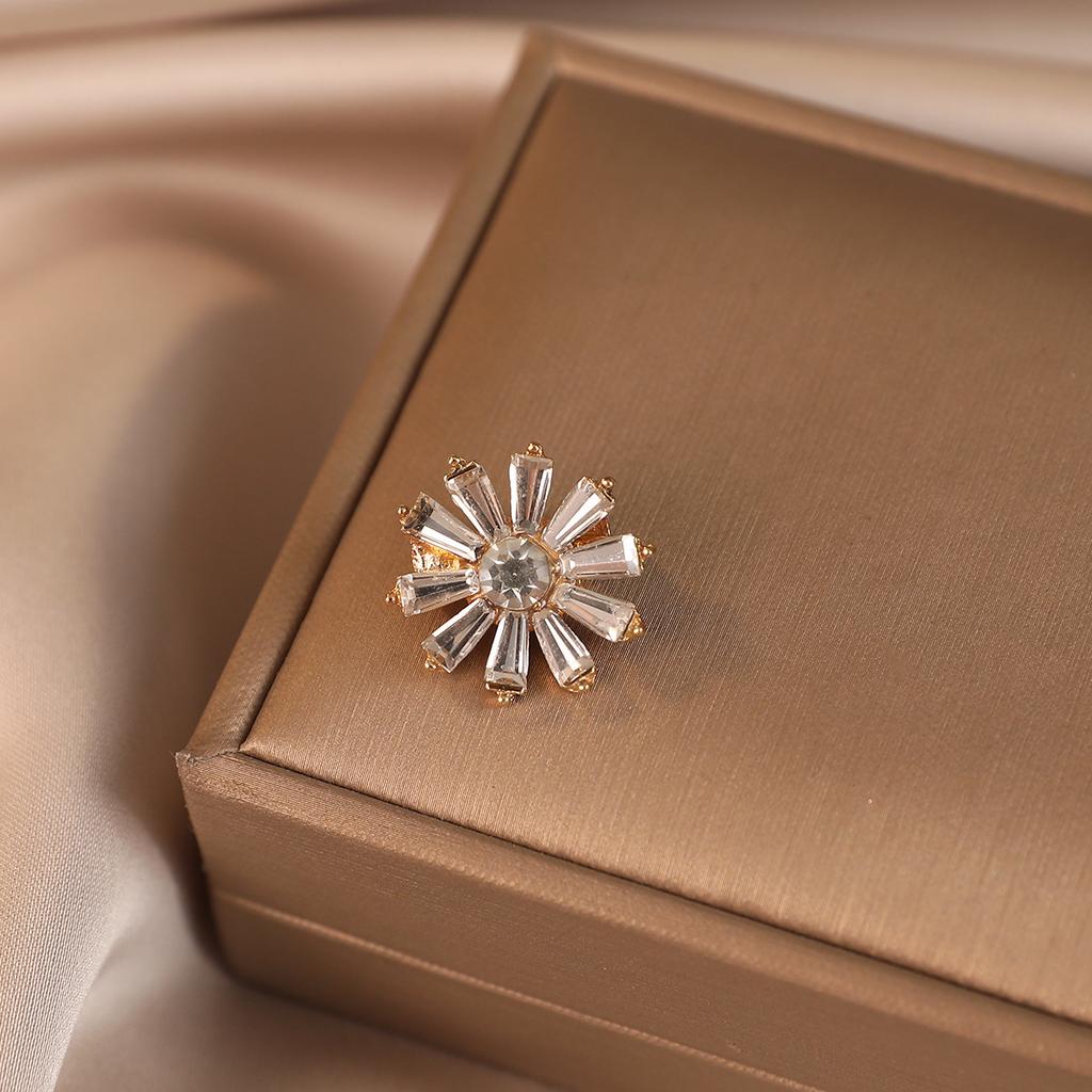 Fashionable Sunflower Brooch Luxurious and Elegant Versatile Anti-glare High-end Commuting Suit Accessory