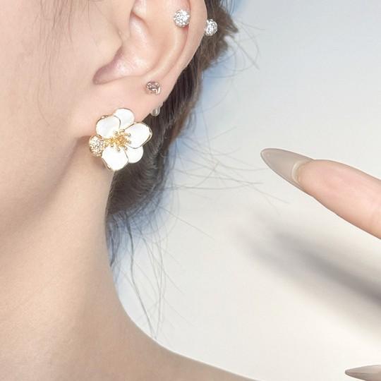 

New super flash light luxury zircon flower stud earrings fashion high sense earrings niche simple versatile earrings ear jewelry