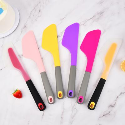 Pain One Piece Grande Salade Pâtisserie Beurre Spatule
