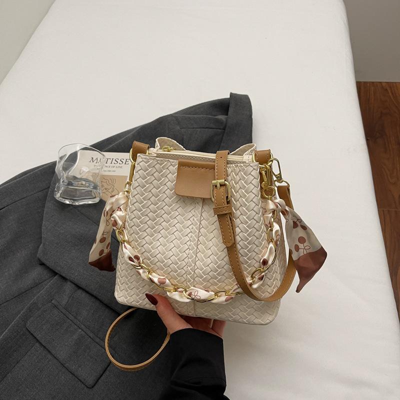 Casual, Fashionable and Simple Women's Bag, Trendy Single-shoulder Bag, Niche Color-blocking Texture Chain Hand-held Bucket Bag