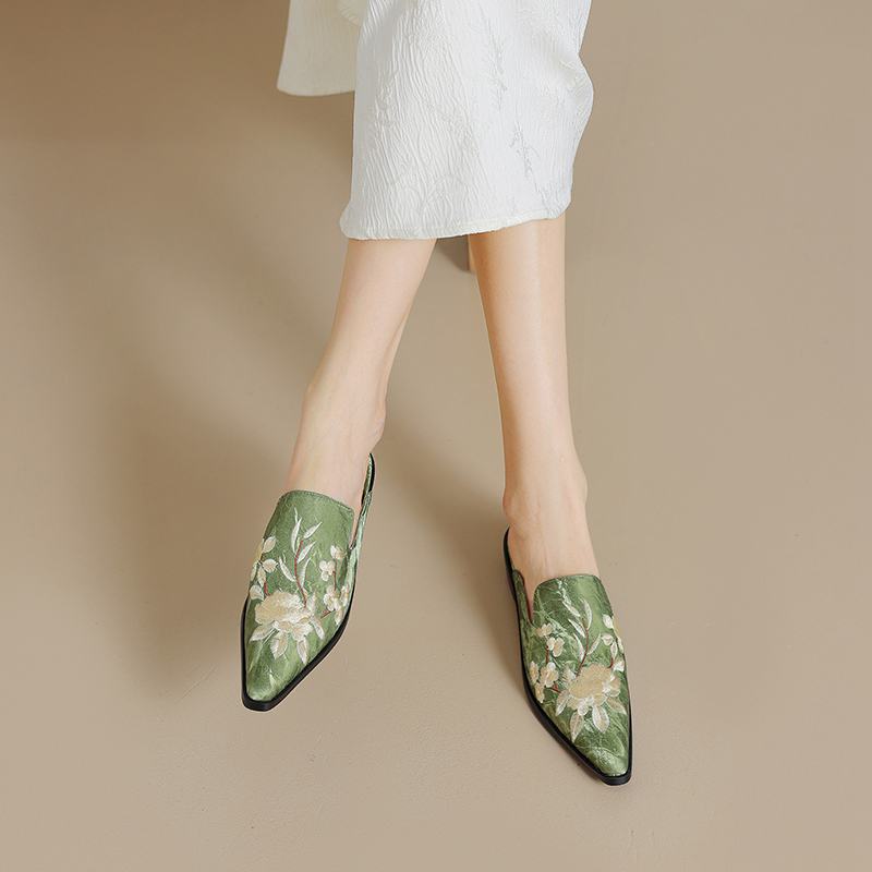 Krazing Pot Natural Skin Silk Spring Summer Size 40 Thick Low Heels Women Pointed Toe Shallow Embroidery Mules Pumps