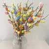 26 enredaderas artificiales de Pascua con huevos pastel y bayas, tallos florales de primavera, ramitas de huevo de Pascua para arreglos florales y decoración del hogar.