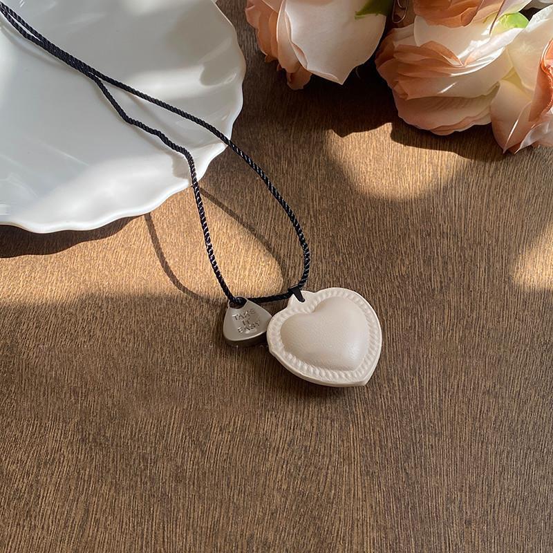 

Ожерелье-подвеска «Дофамин цвета любви» женское, новая коллекция ранней весны 2025 года, цепочка для свитера, легкая роскошь, высокое качество, длинные аксессуары