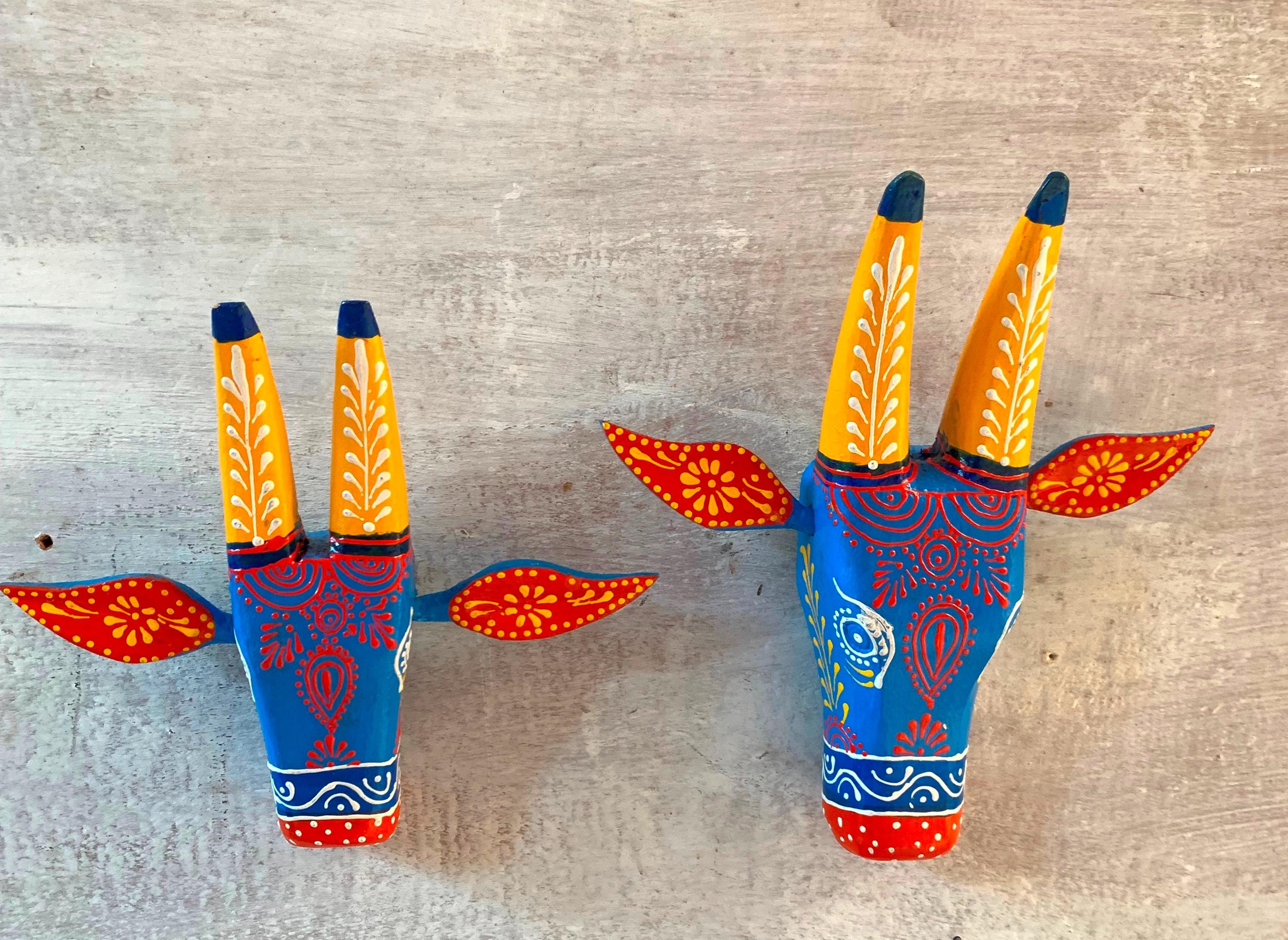 

Hand-Painted Wooden Cow Head Wall Hanging: Vintage Indian Folk Art 16” X 8” X 24” (l x w x h) разноцветный
