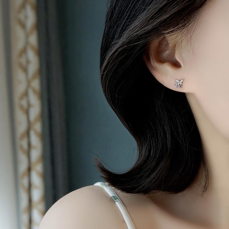 Lavendel-Lila Schmetterlings-Ohrringe mit S925 Silberstift und 14K Gold.