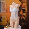 Corsete, îmbrăcăminte de damă la modă și elegantă