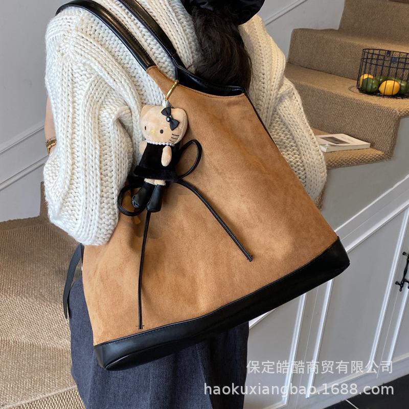 Autumn and Winter New Commuting Large-capacity Tote Bag 2025 Women's Casual Simple and Versatile Ins Shoulder Bag