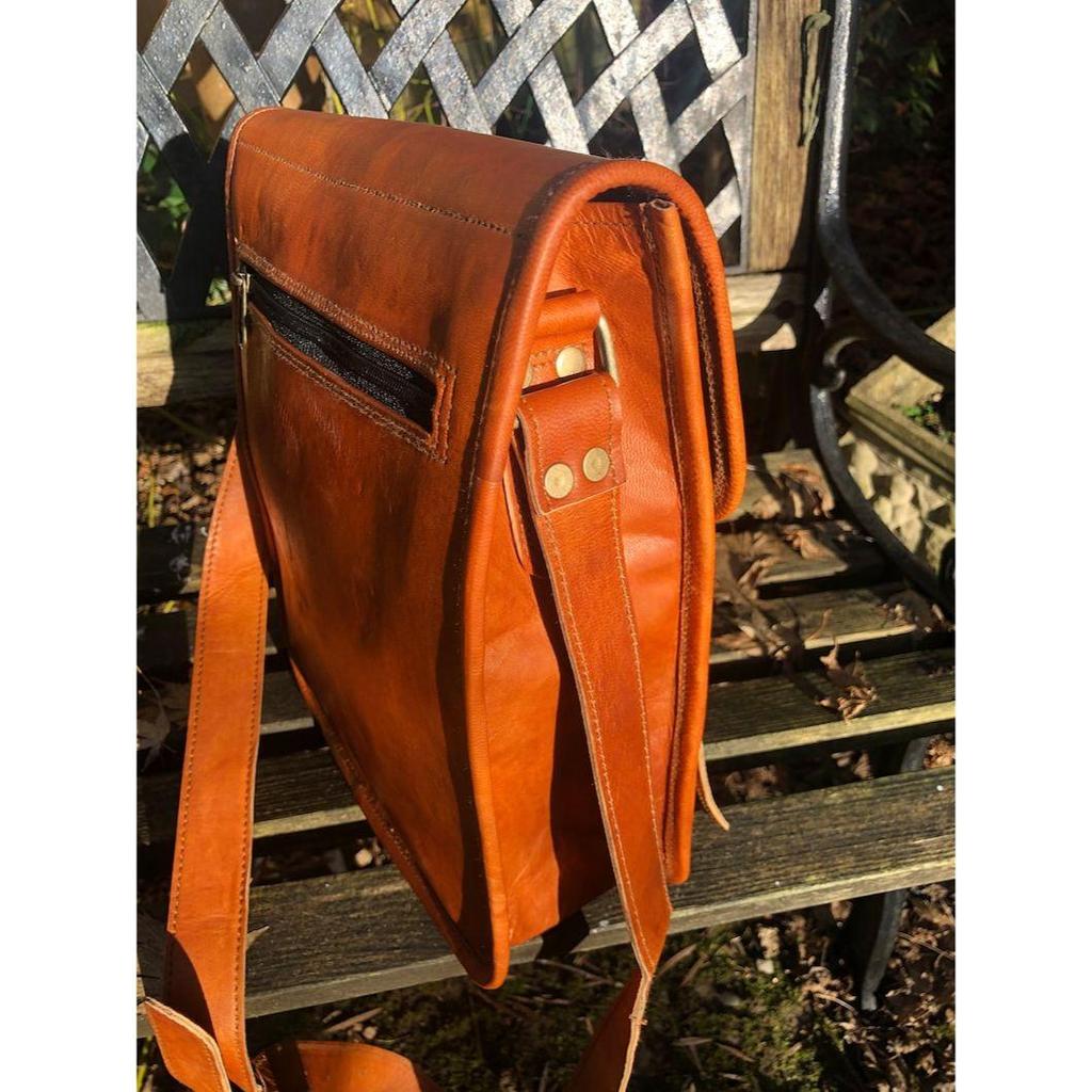 Messenger aus Leder im Vintage-Look, Satchel im Steampunk-Stil, stilvolle braune Ledertasche für ihn, Umhängetasche aus Leder für das iPad, Leder-Manbag