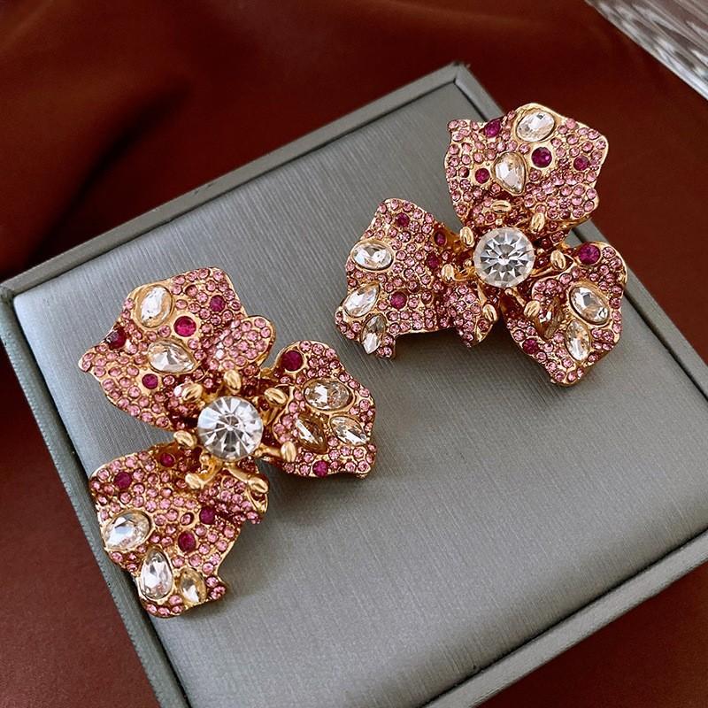 Medieval Silver Needle with Diamonds, Dripping Oil, Flower Pearl Earrings, Temperament, Court Style Stud Earrings, Light Luxury and High-end Earrings.