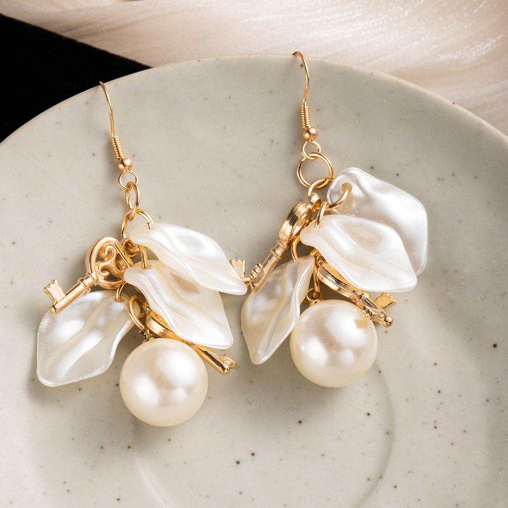French Retro Light Luxury White Petal Pearl Earrings, Simple Design Flower Butterfly Key Fringed Earrings