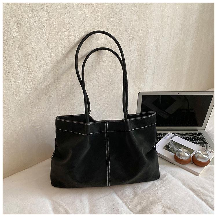 

Simple retro suede underarm tote bag winter large capacity mother and child bag fashionable high value shoulder bag