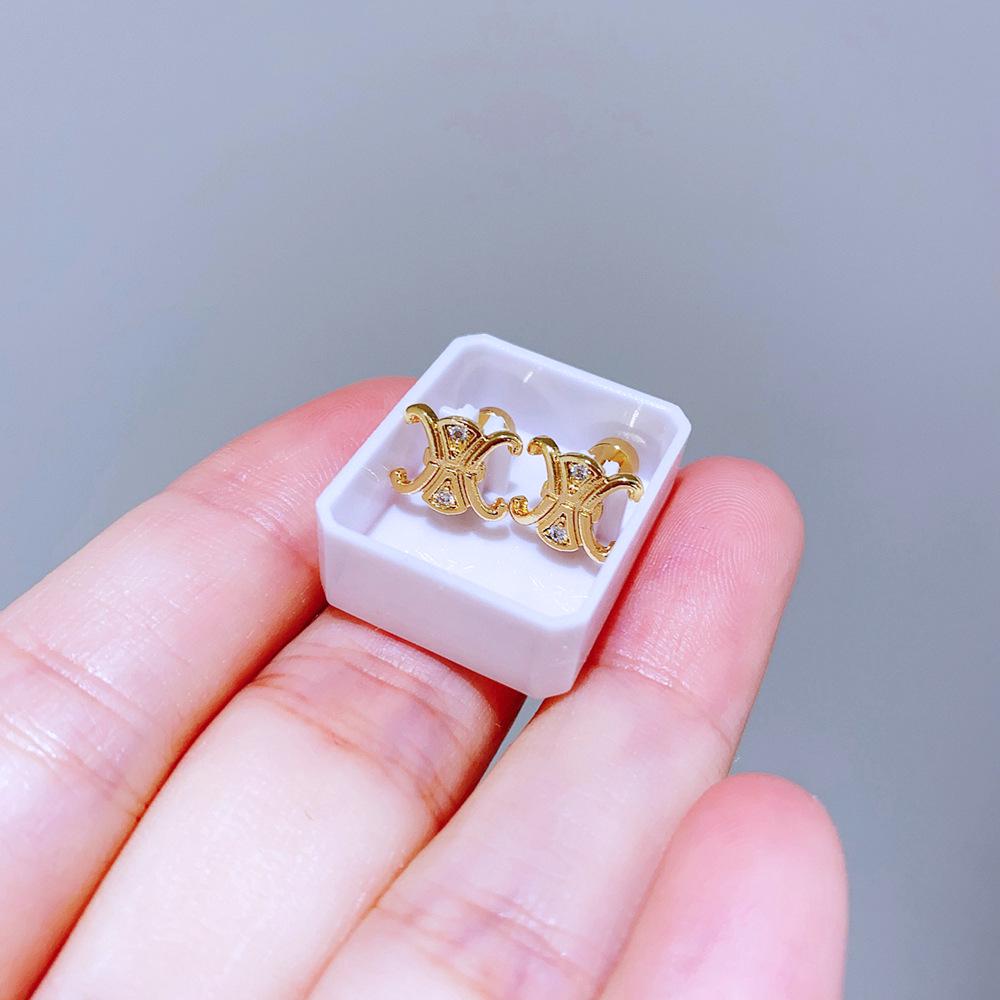 

Высококачественные титановые серьги-каффы в виде цветка для пирсинга хряща с гипоаллергенными свойствами и трендовым дизайном