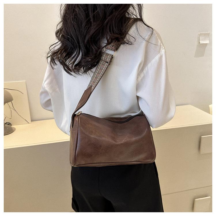 Women's Faux Leather Vintage Small Square Bag Fashionable Wide Strap Shoulder Crossbody Bag with Zipper Pocket