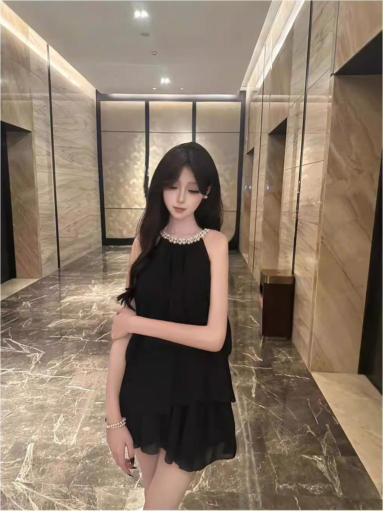 2026 Summer New Celebrity Black Suit Daughter Temperament Super Good-looking Neck Sleeveless Top Short Skirt Women's Clothing