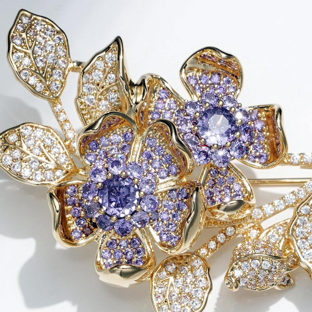 Spilla Lusso Camelia: Spilla in Argento Zirconato di Alta Gamma - Regalo Elegante per la Mamma