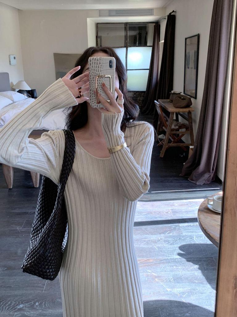 Pletené šaty slim střihu ve stylu Hepburn: Elegantní vysoký pas, dlouhý rukáv, kulatý výstřih, pro podzim/zimu