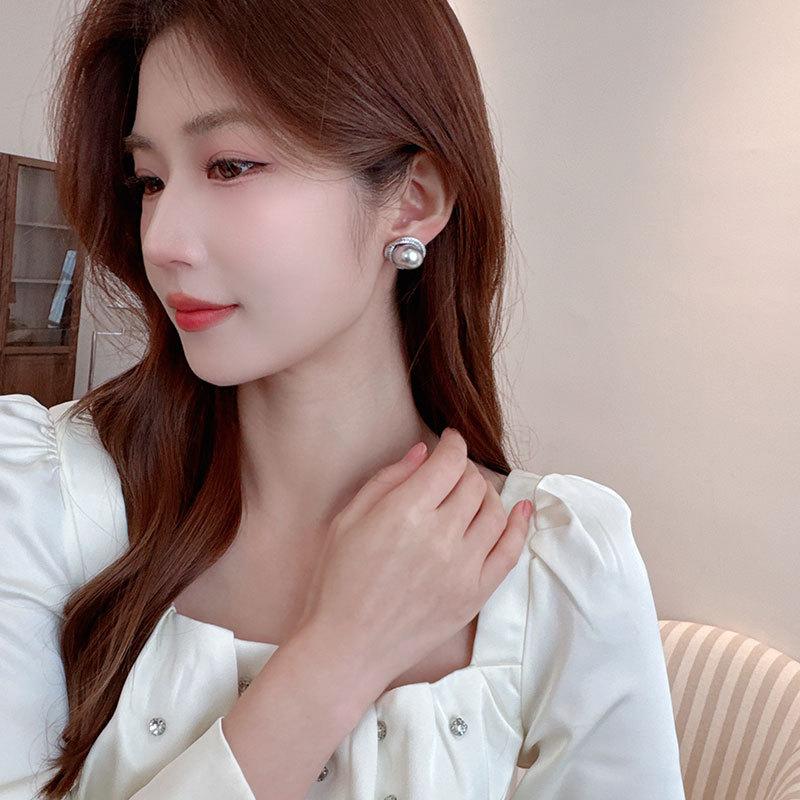 Ladies' Light Luxury Design Elegant And Simple Imitation Pearl Earrings Fashionable And Versatile, Niche Design Earrings