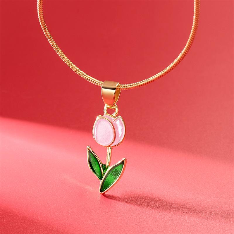Elegant Tulip Clavicle Necklace with Romantic Floral Design
