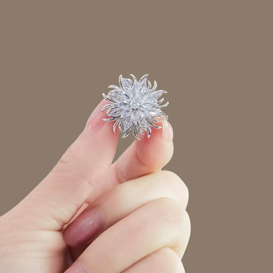 Women Brooch High-Gloss Rhinestone Inlay Sparkling Chrysanthemum Design Lapel Pin Non-Slip Buckle Scarf Badge Clothing Bags Accessories