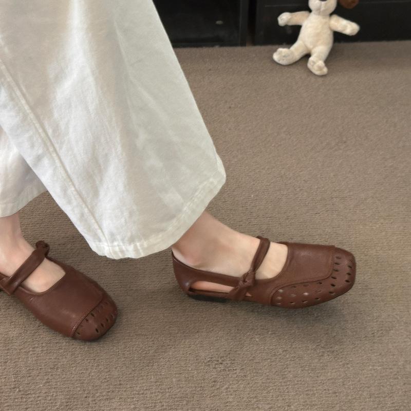2025 Summer New French Hollow Shallow Mouth Flat Heel Soft Sole Non-slip Word Belt Niche Comfortable Shallow Mouth Single Shoes