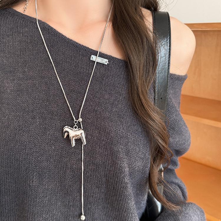 Minimalist Multi-Layer Stackable Clavicle Necklace - Trendy, Versatile Design for Women