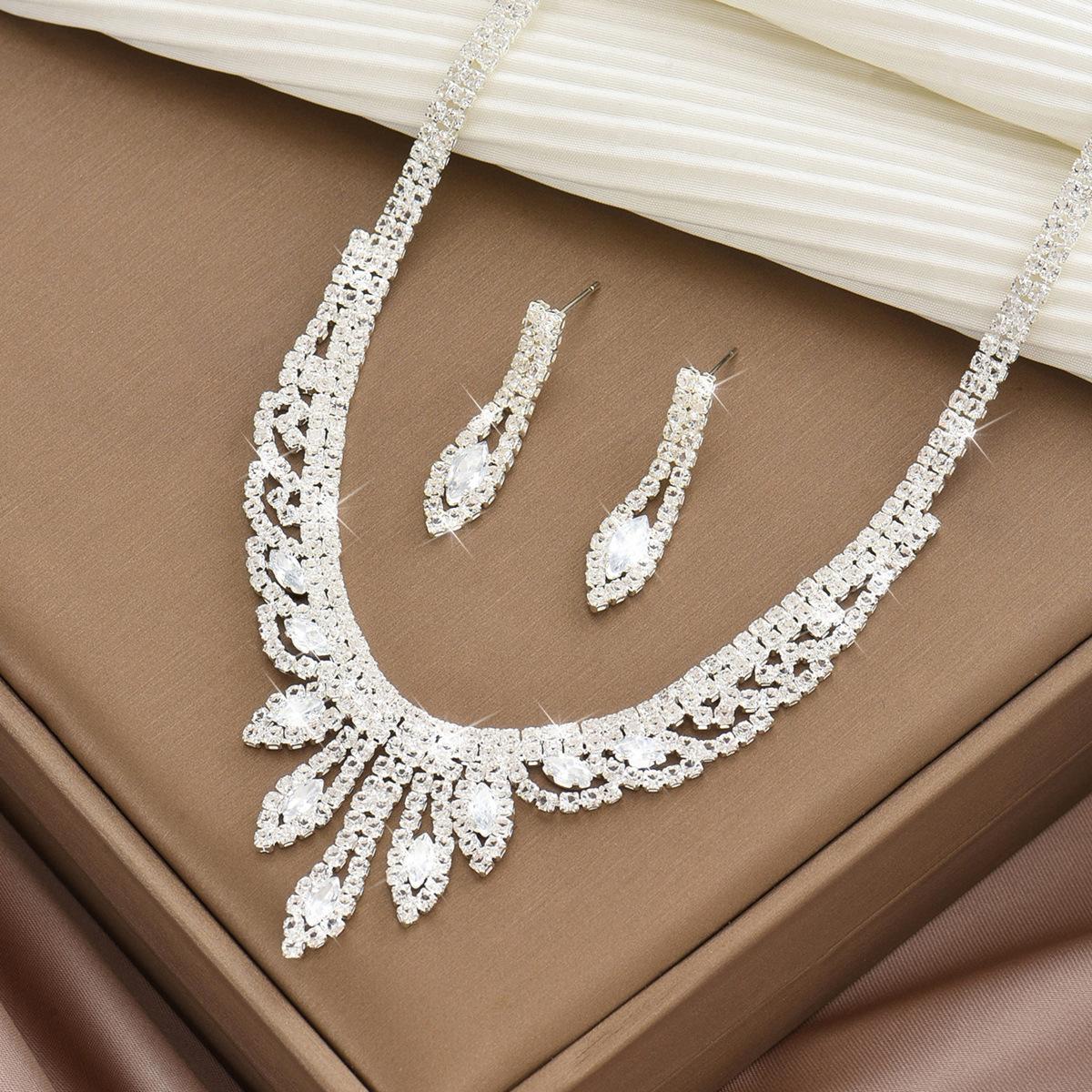 

Ожерелье с кисточками из циркония и капель воды, комплект из двух серег-гвоздиков, модная легкая роскошная тяжелая промышленная цепочка на шею для женщин высокого класса