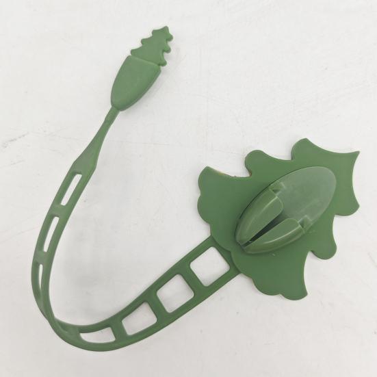 Christmas Wreath Hanger Silicone Xmas Garland Holder Reusable Adhesive Straps Wreath Holder for Mantel Fireplace Front Door Festive Decoration