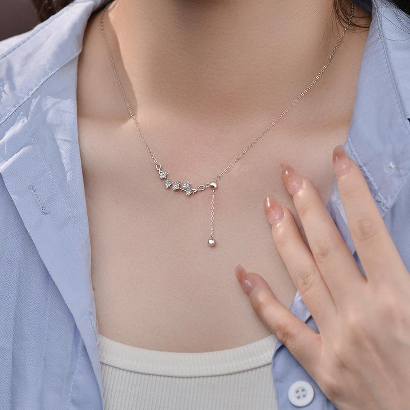 Apricot Leaf Tassel Necklace Exquisite and Elegant Style, Small and Popular Design with Diamonds, Light Luxury, and High Grade Collar Chain