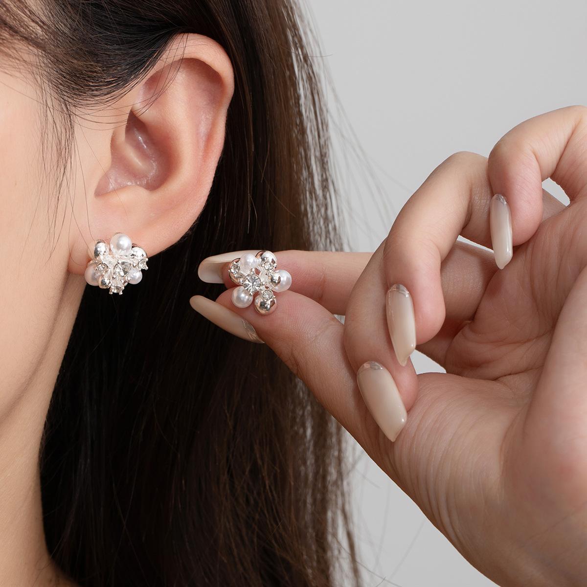Французские Высококлассные Простые Серьги-Гвоздики Жемчужный Цветок Шар Женские Легкая Роскошь Элегантные Нежные Серьги Нишевые Серьги с Характером