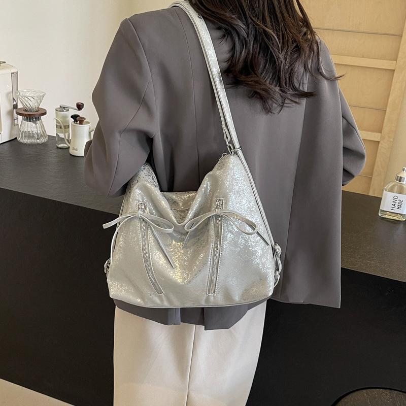Stylish and simple women's bag large-capacity tote bag new pleated shoulder commuter messenger backpack