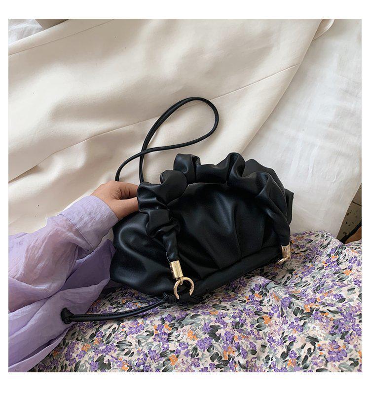 Simple One-shoulder Wrinkled Western Style Handbags 2020 Popular New Trendy Fashion Messenger Bag Ladies Portable Cloud Bag