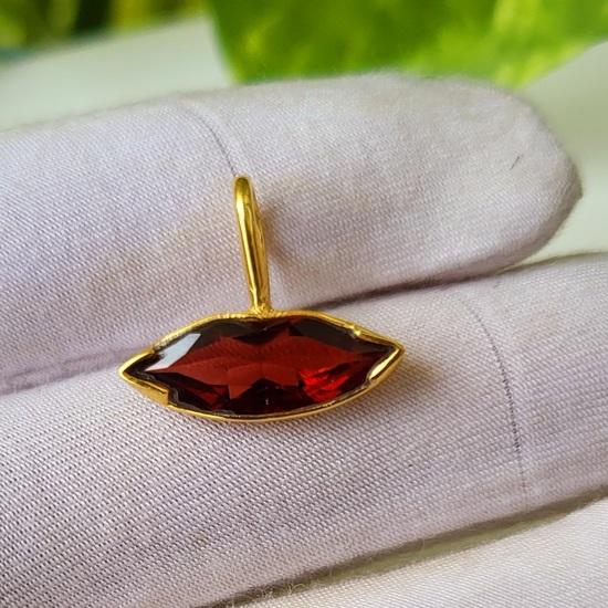 Natural Garnet Lip 925 Sterling Silver Jewelry Gemstone Gold Plate Kiss Pendant