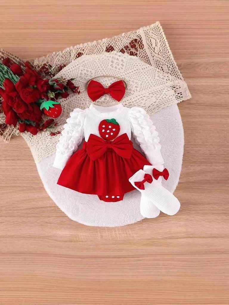 Baby-Mädchen-Strampler-Set mit Erdbeer-Thema, roter Schleife, Stirnband & Socken