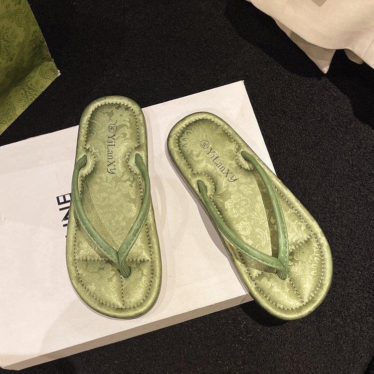 

Flat flip-flops pinch feet and wear women s 2025 summer new French fashion niche high-end beach cool slippers 35