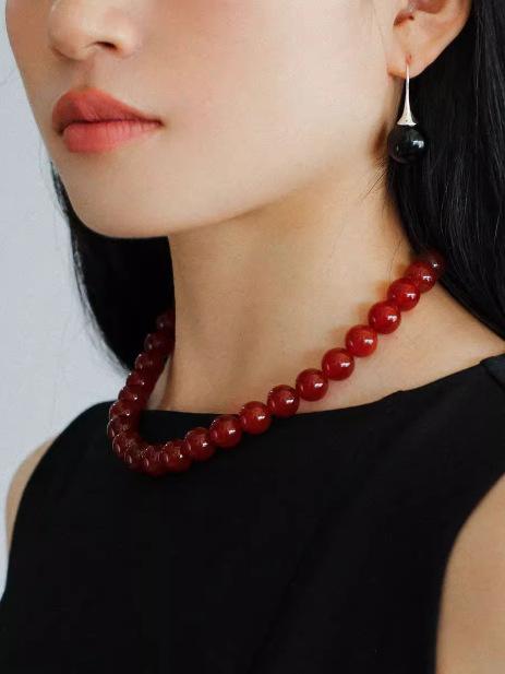 GEMCHIC Women's Vintage Red Agate Beaded Necklace Simple Geometric Collarbone Chain Statement Jewelry