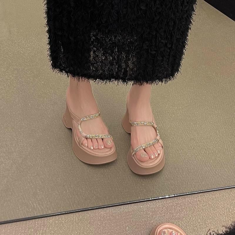Thick-bottomed French rhinestone slippers for women's outer wear 2025 new summer retro comfortable versatile muffin bottom cool slippers