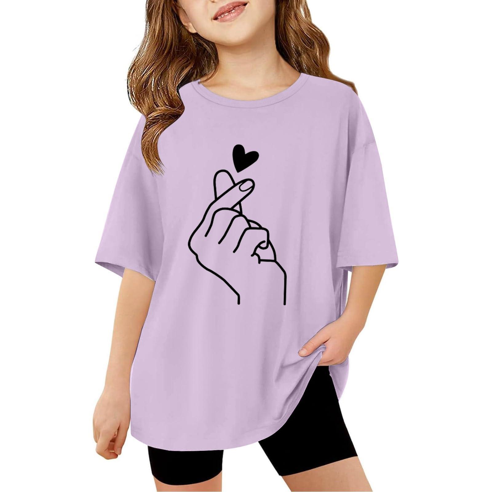 

Kids Short Sleeve Round Neck Casual T-Shirt with Heart Hand Gesture Print Comfortable Fit Lightweight Fabric Suitable for Daily Wear 130 фиолетовый