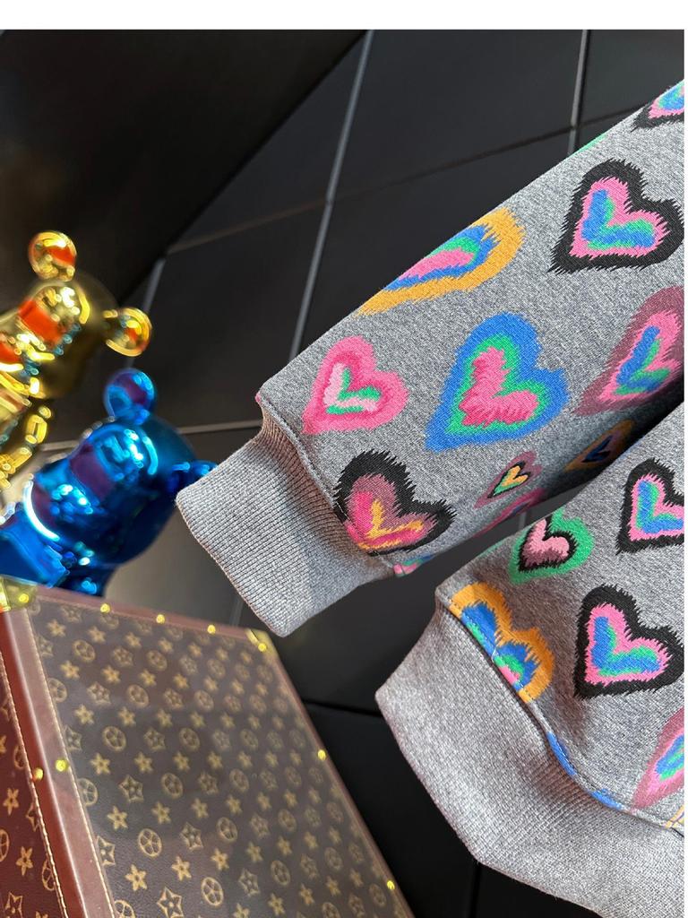 Men's Colorful Heart Print Round Neck Sweatshirt - Stylish, Versatile, & Casual Pullover for Autumn/Winter